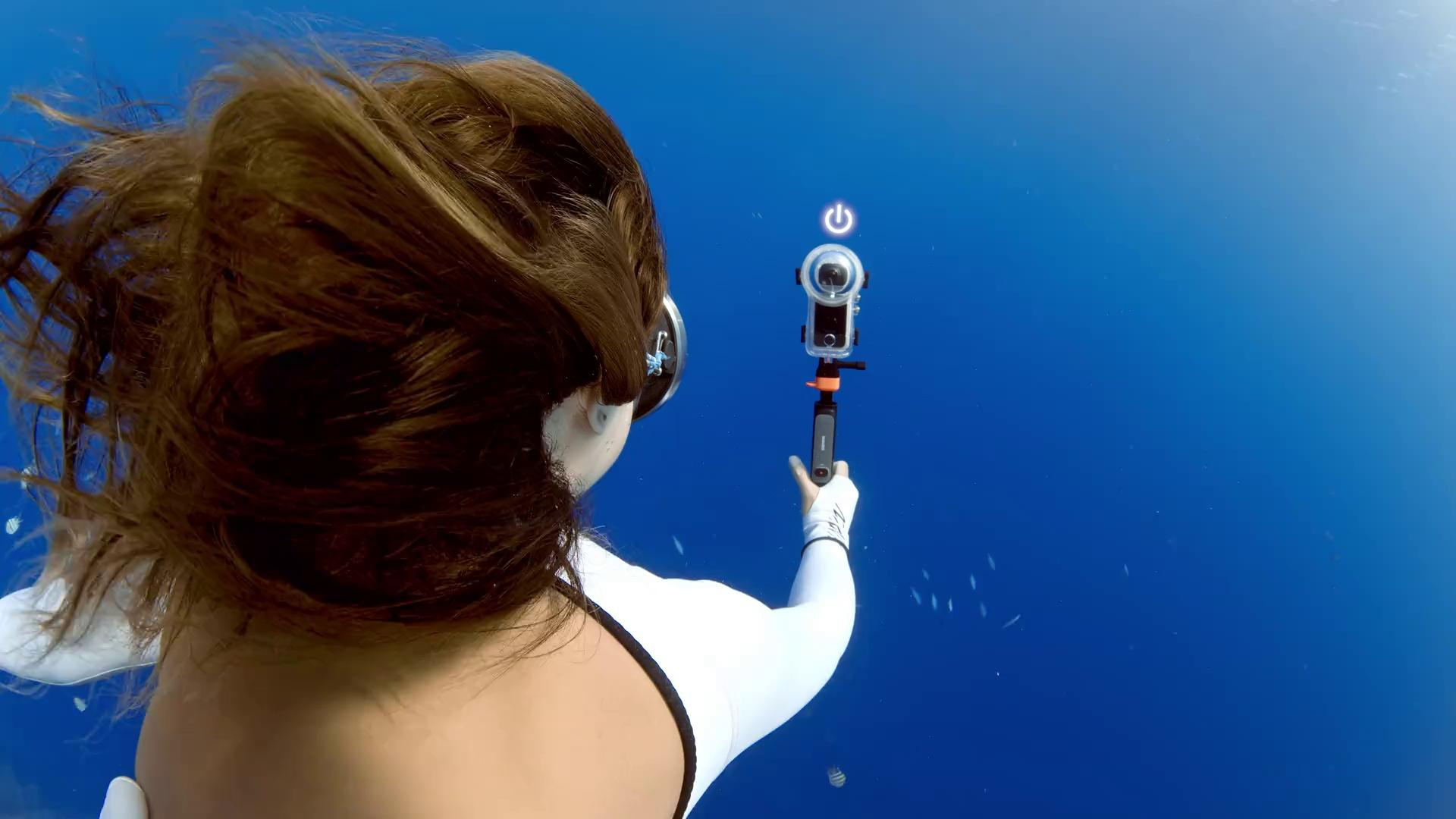 экшн-камера Insta360 X4 Air с подводным боксом, съёмка под водой в формате 360°, водонепроницаемость для дайвинга